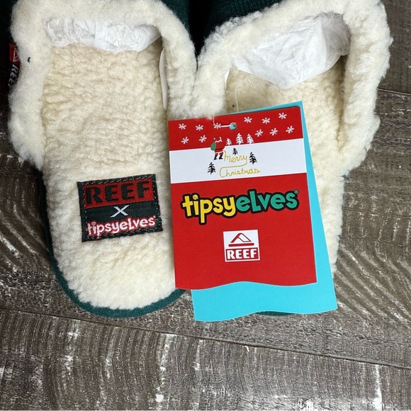 REEF Collab Tipsy Elves Women’s Slippers It’s Flipping Christmas Size Small 6 - Picture 6 of 7